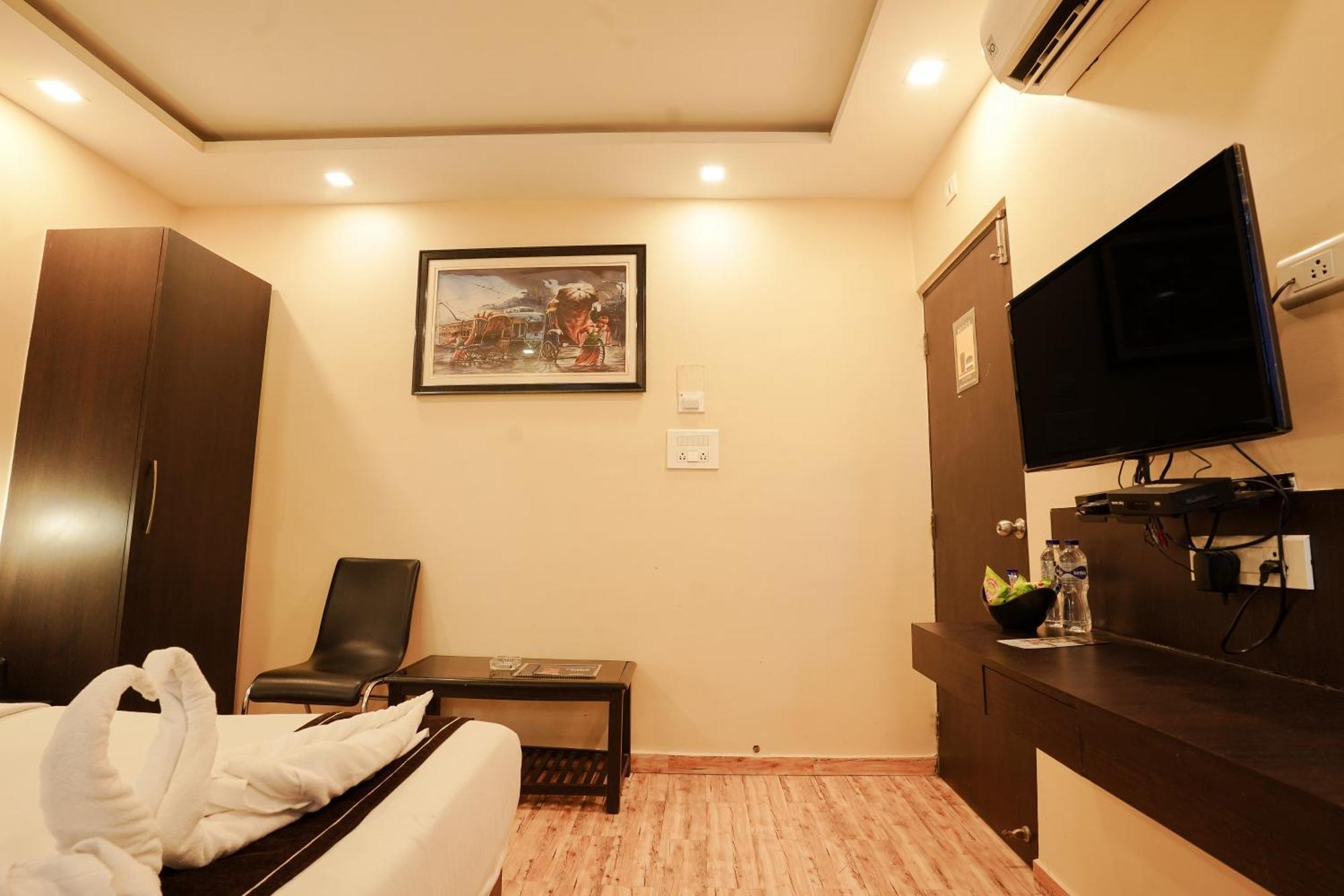 Hotel Sheldon International Near Science City Калькутта Экстерьер фото