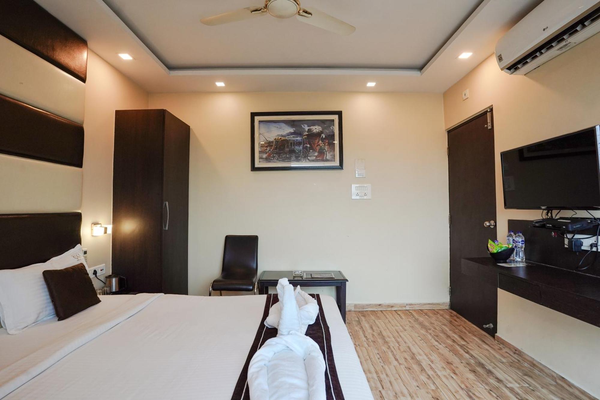 Hotel Sheldon International Near Science City Калькутта Экстерьер фото