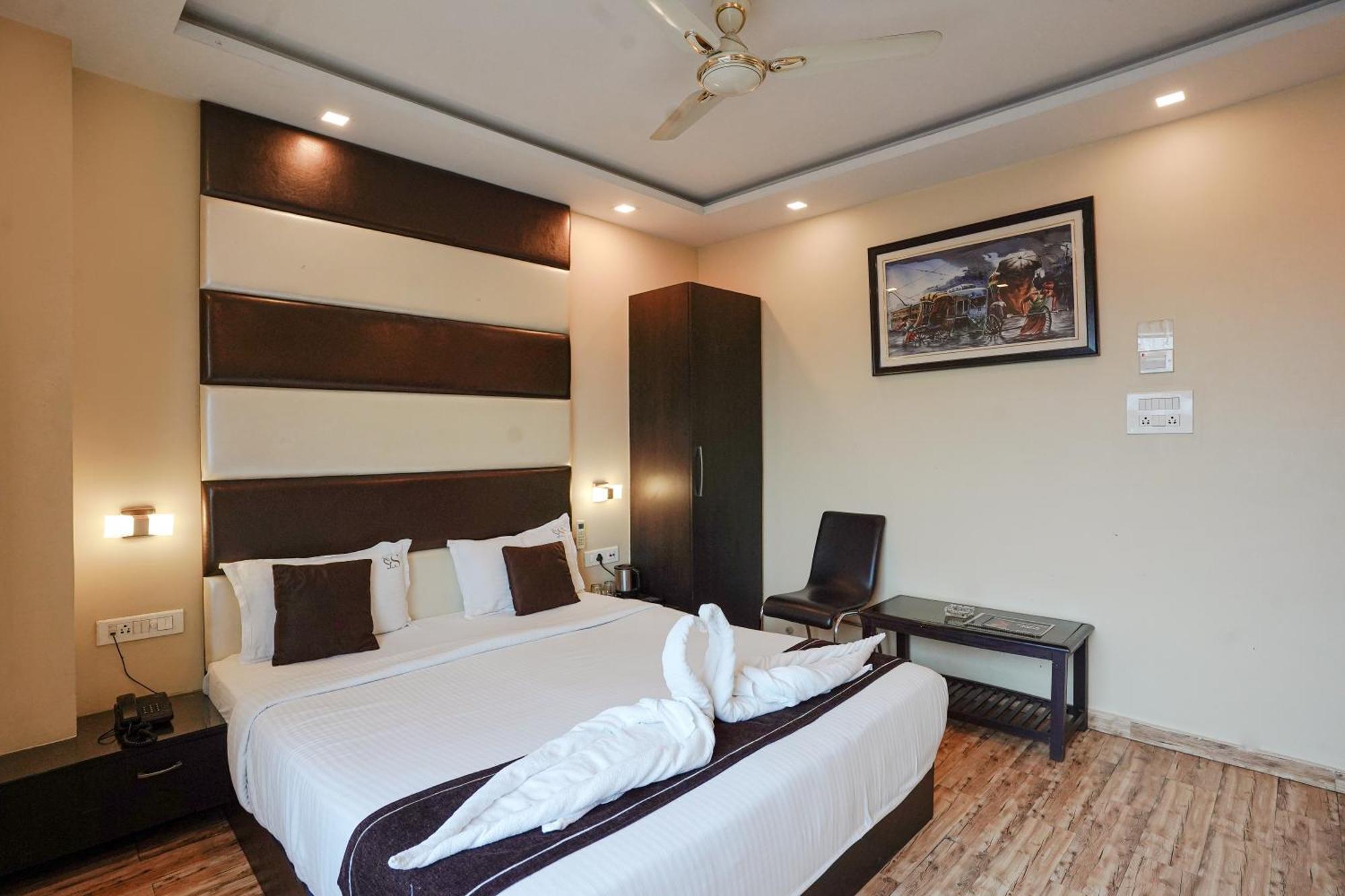 Hotel Sheldon International Near Science City Калькутта Экстерьер фото