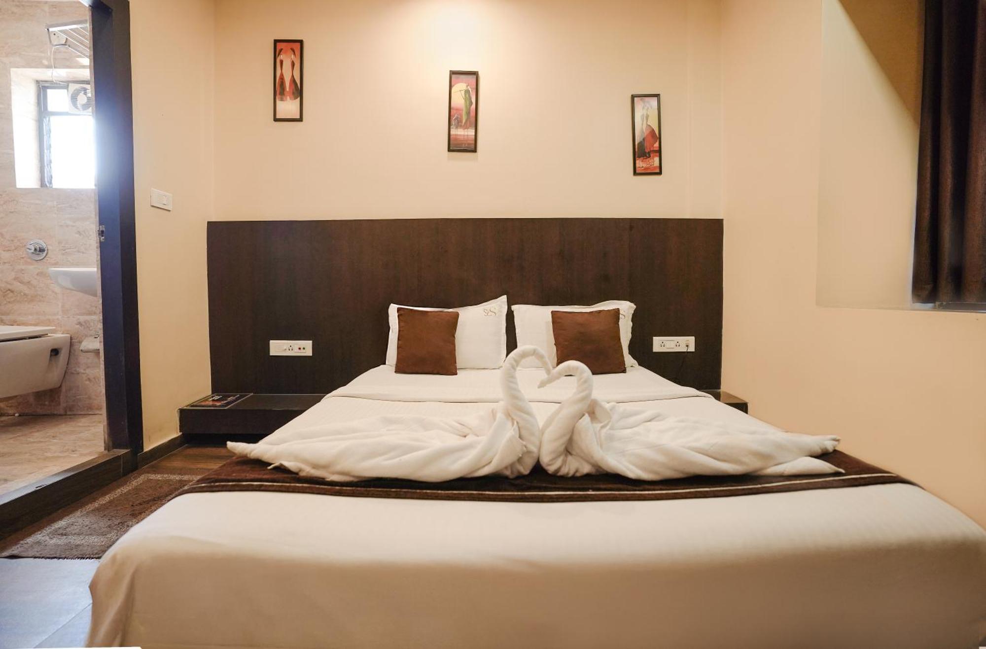 Hotel Sheldon International Near Science City Калькутта Экстерьер фото