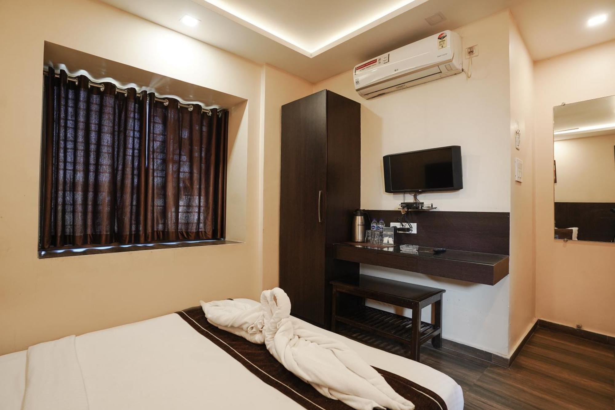 Hotel Sheldon International Near Science City Калькутта Экстерьер фото